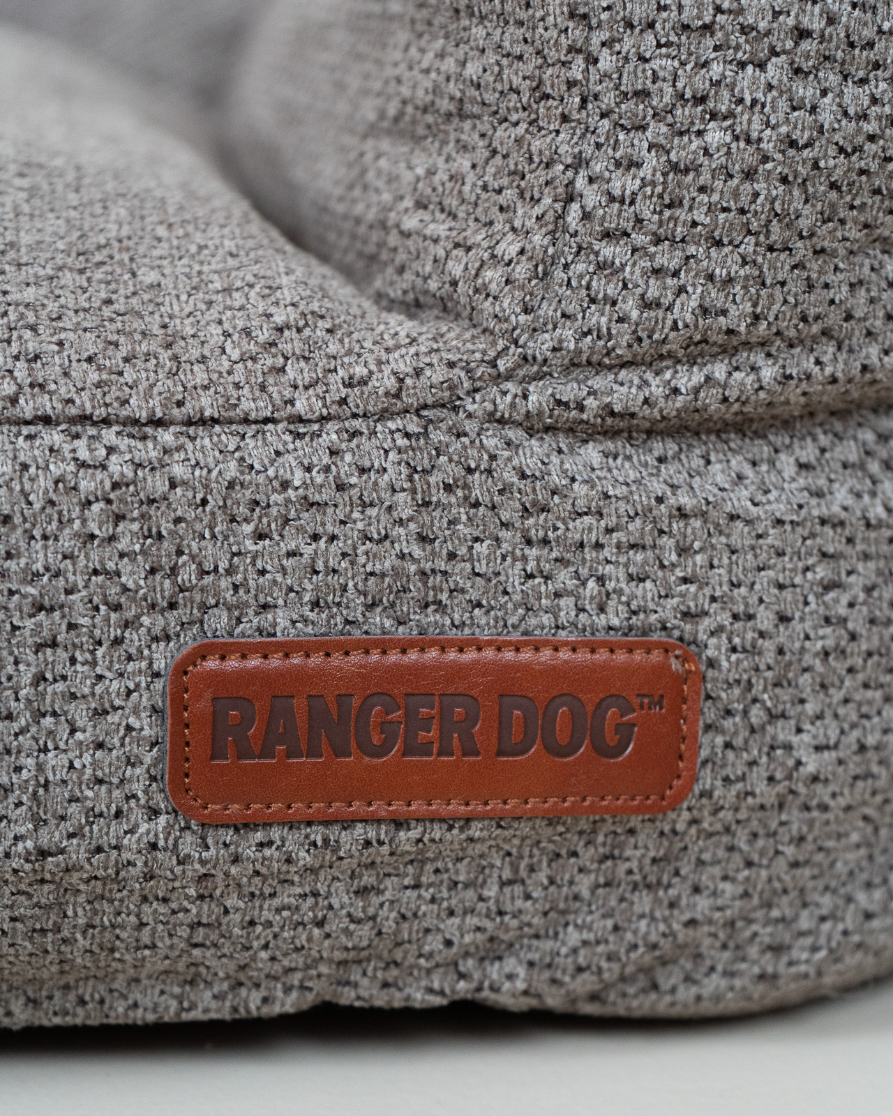 STUDIO kutyakanapé, barna